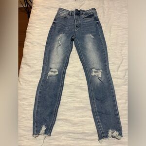 Ladies size 6 distressed jeans.